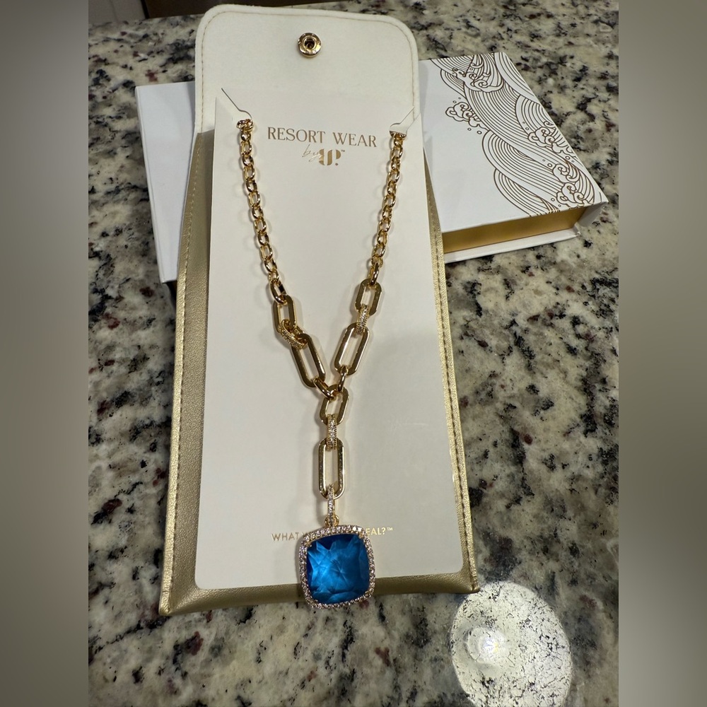 Bomb party resort wear gorgeous gold necklace!